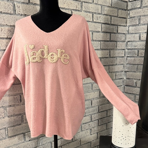 Chic Pink Sweater with Cream 'J'adore' Detail - Picture 7 of 9